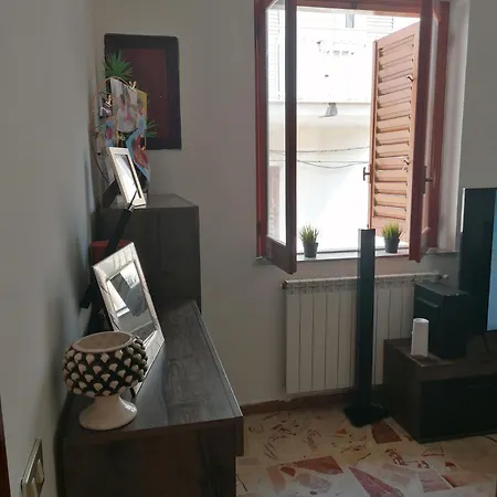 Stanza Con Terrazza Homestay *